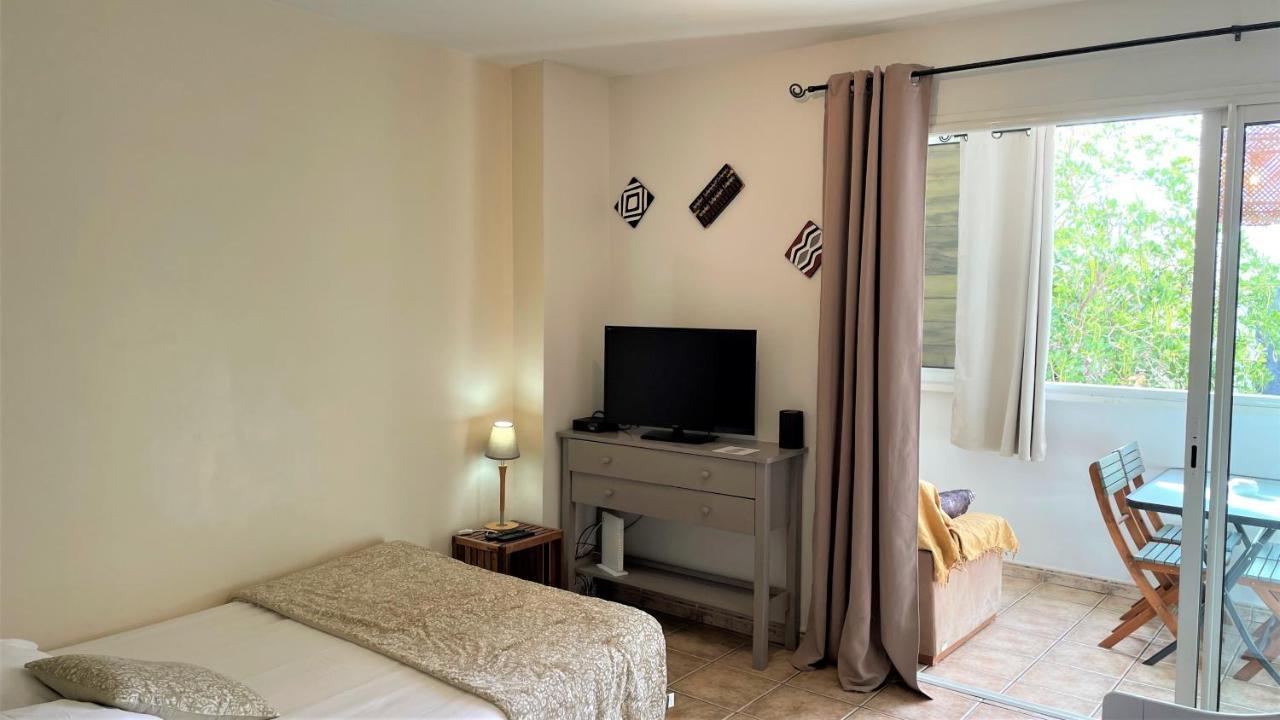 Appartement Grand studio lumineux - Saint Gilles Les Bains Extérieur photo